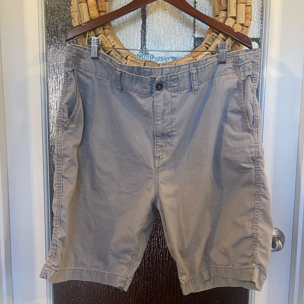 Old Navy Men Shorts 40